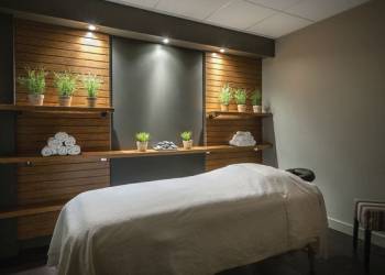 Independent Massage or Massage Clinics / Parlours – Which Is Better?