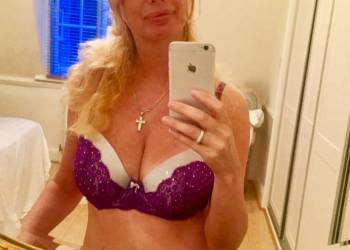 Svetlana blond bombshell escort & masseuse in London!