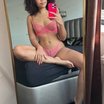 Exeter Escort Laura Adult Entertainer, Adult Service Provider, Escort and Companion.