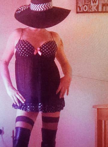 Dudley Escort Poppy Adult Entertainer in United Kingdom, Female Adult Service Provider, Escort and Companion.
