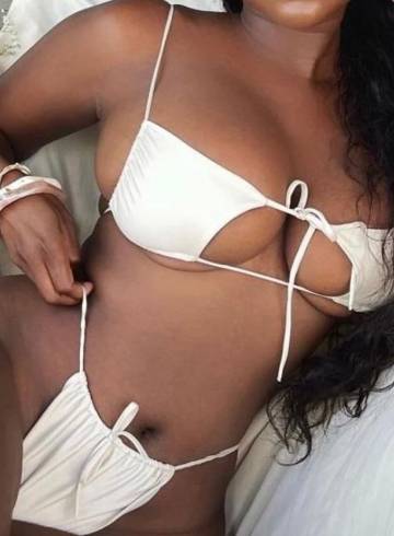 Watford Escort EscortCoco Adult Entertainer in United Kingdom, Female Adult Service Provider, Colombian Escort and Companion.