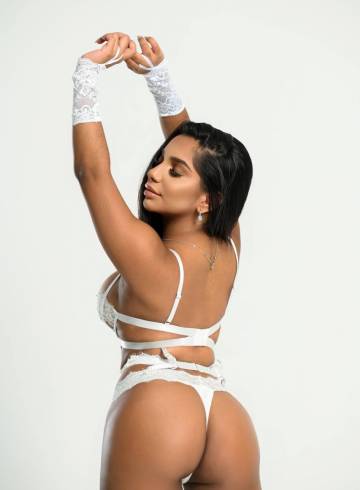 London Escort Zaura Adult Entertainer in United Kingdom, Female Adult Service Provider, Brazilian Escort and Companion.