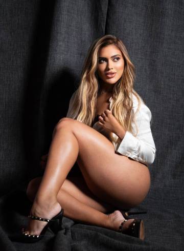 London Escort Eloa Adult Entertainer in United Kingdom, Female Adult Service Provider, Brazilian Escort and Companion.