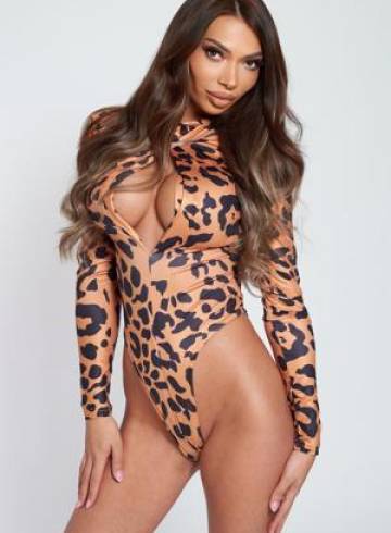 London Escort LanaSparkles Adult Entertainer in United Kingdom, Female Adult Service Provider, Romanian Escort and Companion.